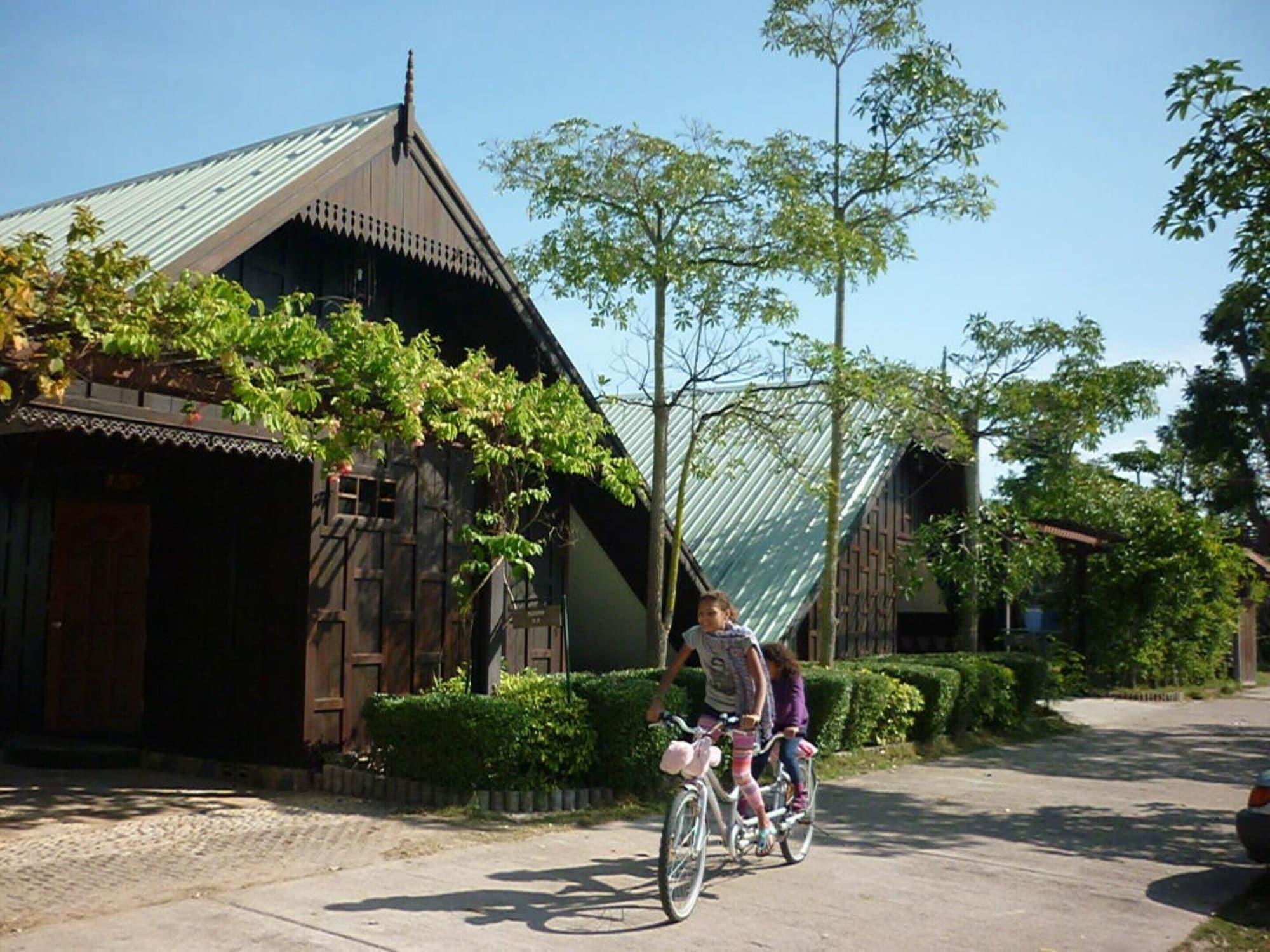 Tanita Lagoon Resort Udon Thani Exterior photo